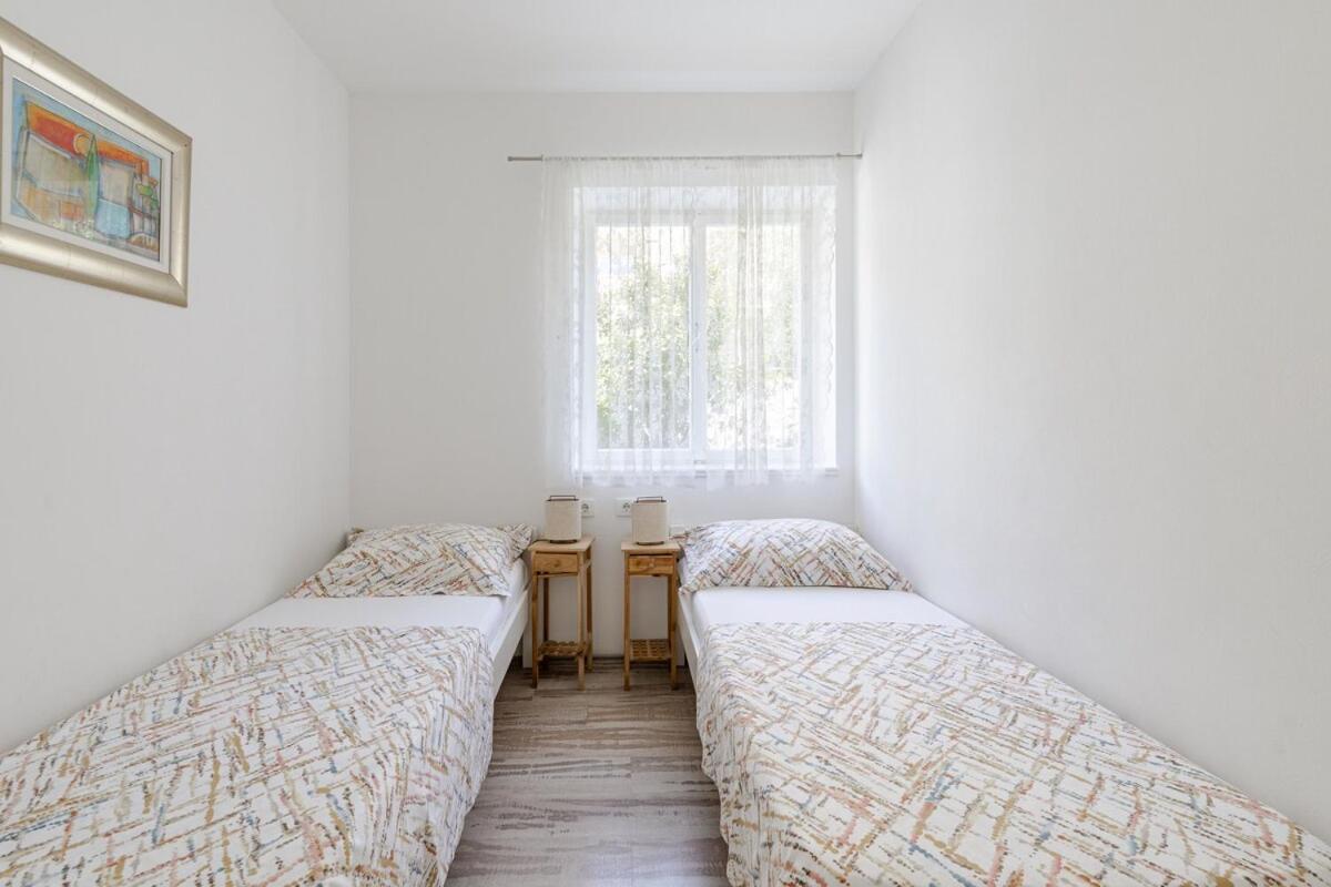 Lu Apartmán *